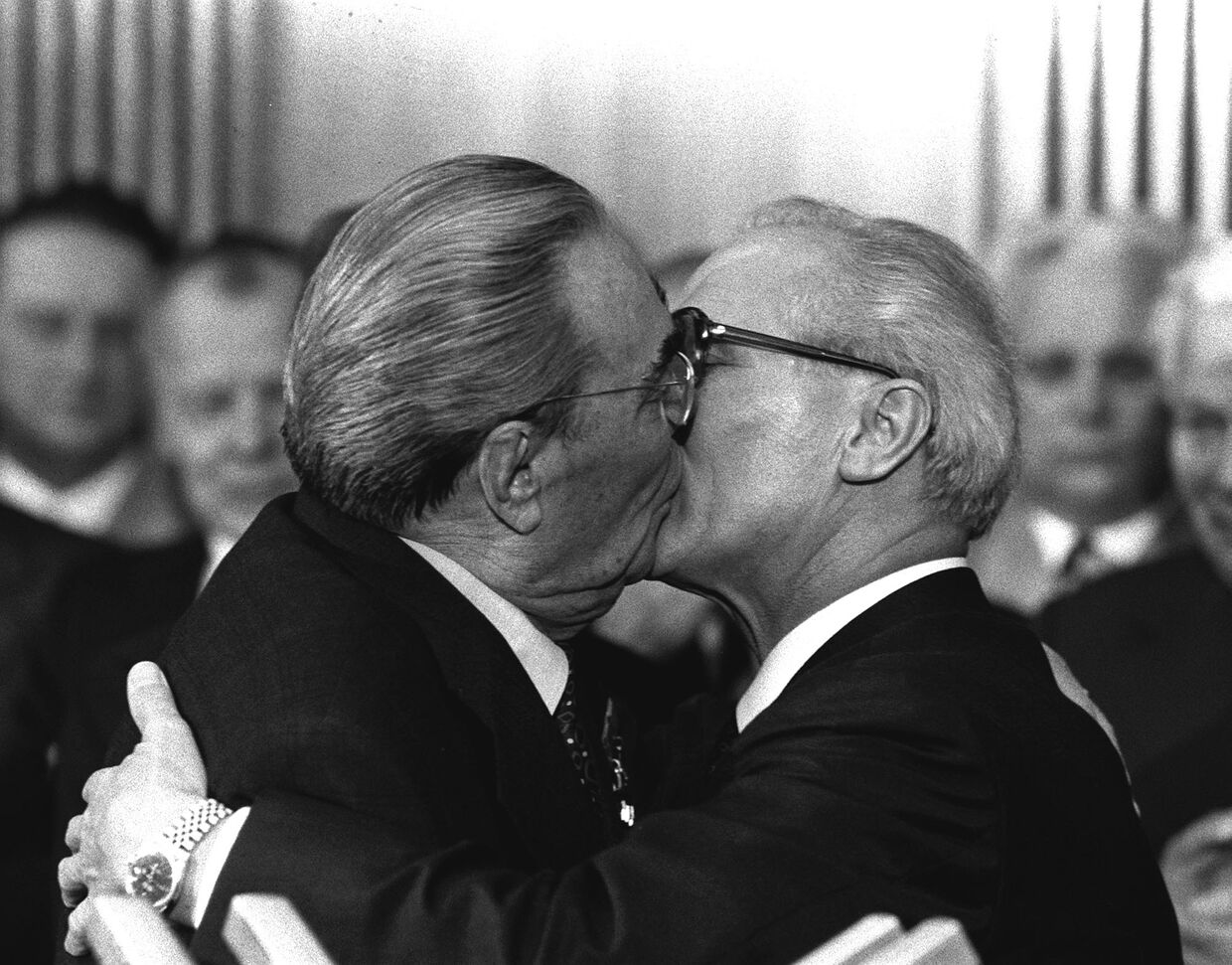 Поцелуй Леонида Брежнева и Эриха Хонекера