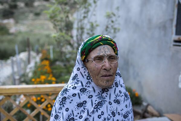 Джема Дауди, берберка из Алжира с татуировкой на лице
