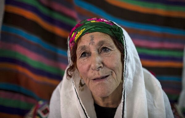 Фатма Беньядир, берберка из Алжира с татуировкой на лице