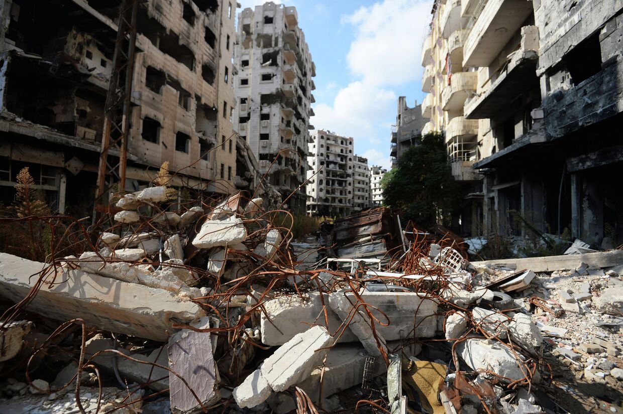 Разрушенные жилые дома в сирийском городе Хомс