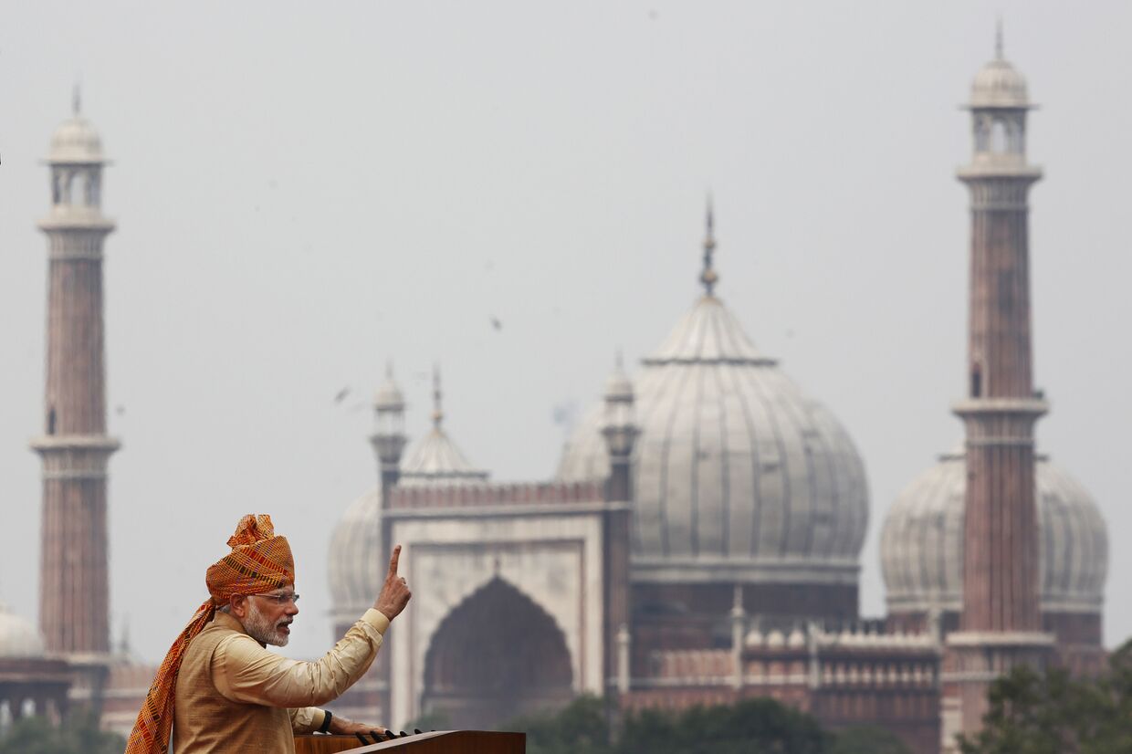 Премьер-министр Индии Нарендра Моди выступает в Нью-Дели на День независимости