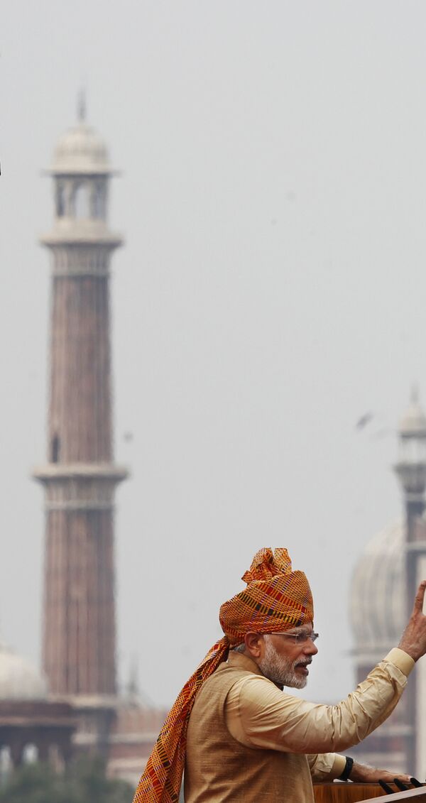 Премьер-министр Индии Нарендра Моди выступает в Нью-Дели на День независимости 