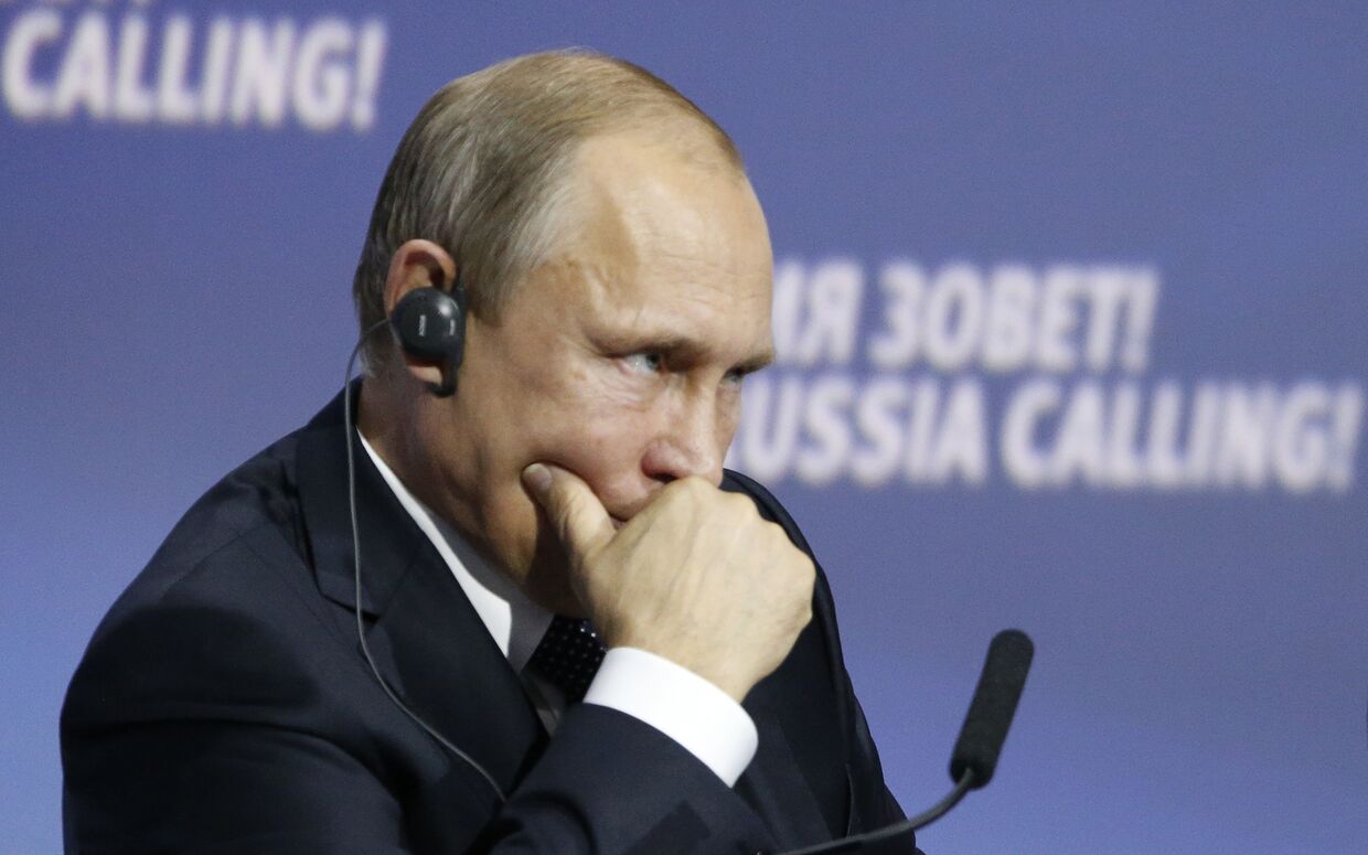 Владимир Путин выступает на форуме ВТБ Капитал Россия зовет!