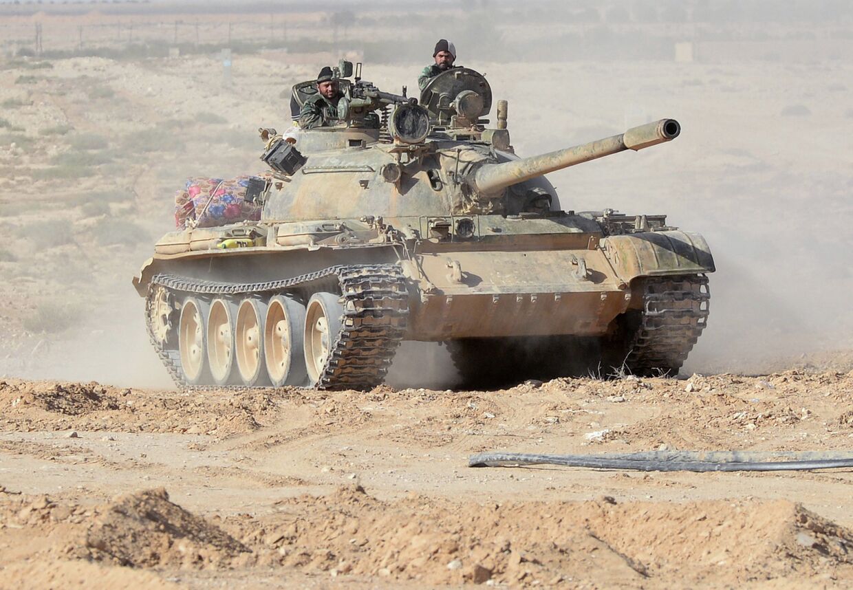 Танк Т-55 18 дивизии 3 корпуса Сирийской Арабской Армии (САА) на боевых позициях в 20 километрах от города Пальмира