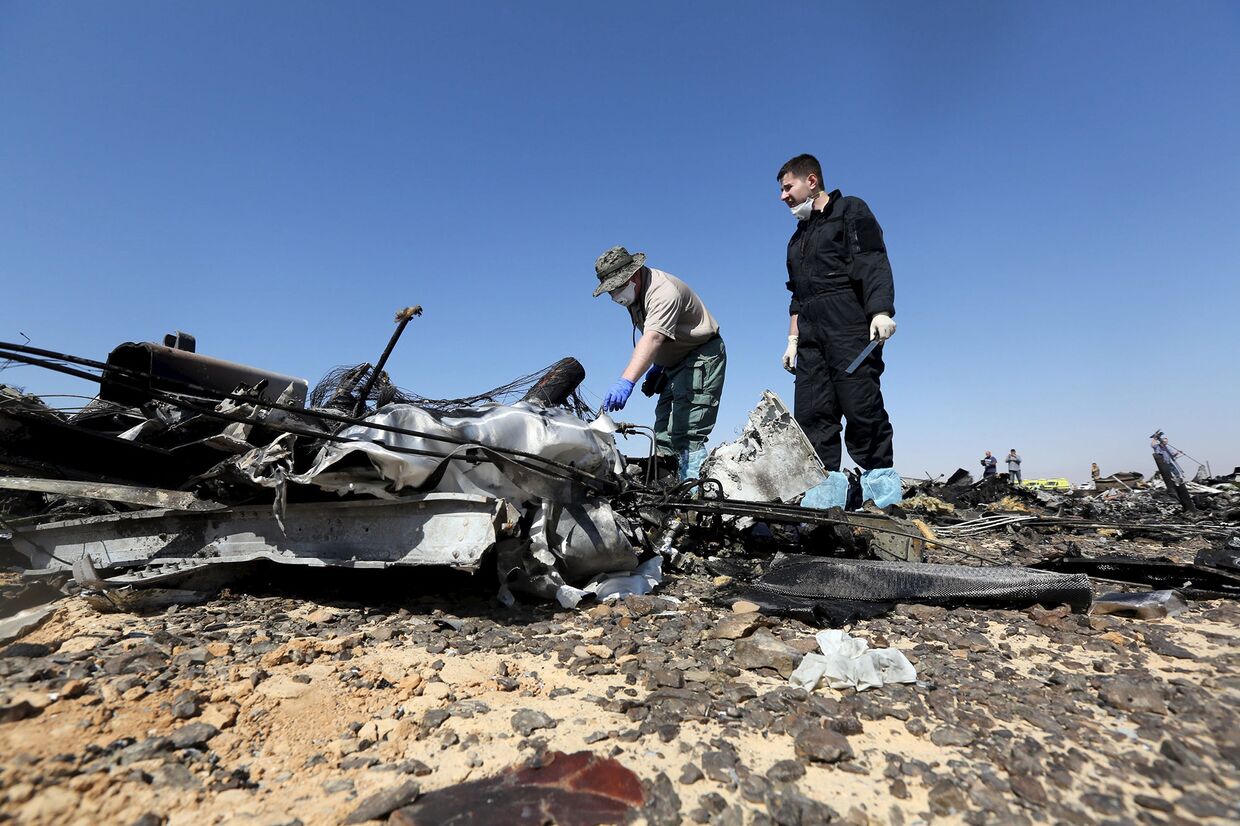Российские эксперты на месте крушения самолета Airbus A321 авиакомпании Когалымавиа в Египте