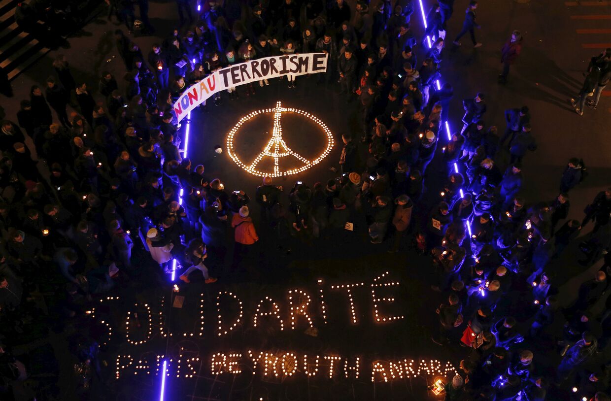 Акция, посвященная памяти погибших в парижских терактах, в Лозанне