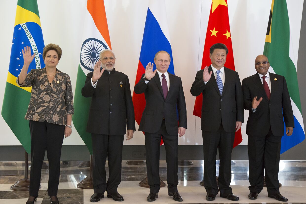 Дилма Русеф, Нарендра Моди, Владимир Путин, Си Цзиньпин, Джейкоб Зума на неформальном саммите БРИКС в рамках саммита G20 в Анталье
