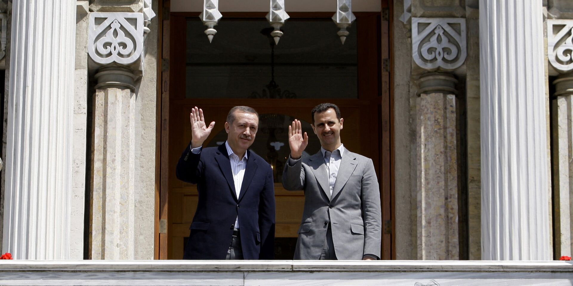 Президент Сирии Башар Асад и премьер-министр Турции Реджеп Тайип Эрдоган во время встречи в Стамбуле, 2010 год - ИноСМИ, 1920, 06.03.2023
