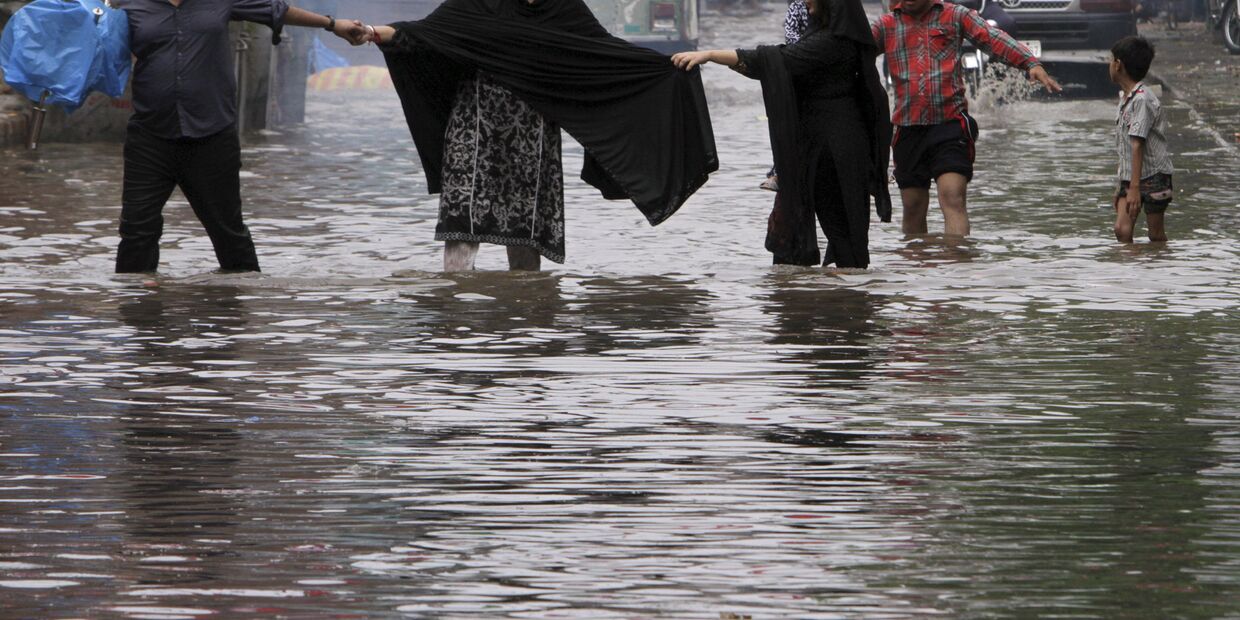 Затопленная улица в Лахоре