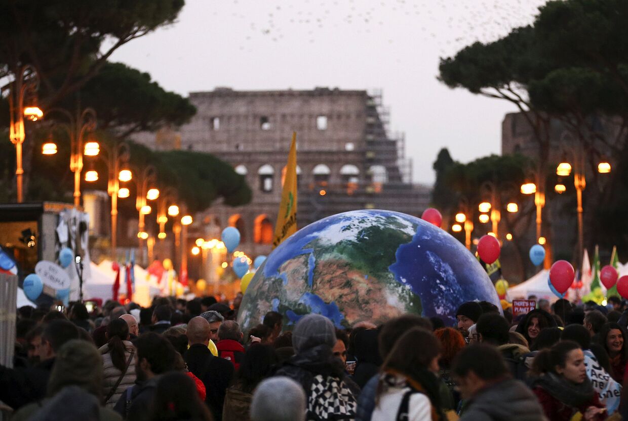Акция протеста в Риме накануне открытия климатического саммита в Париже
