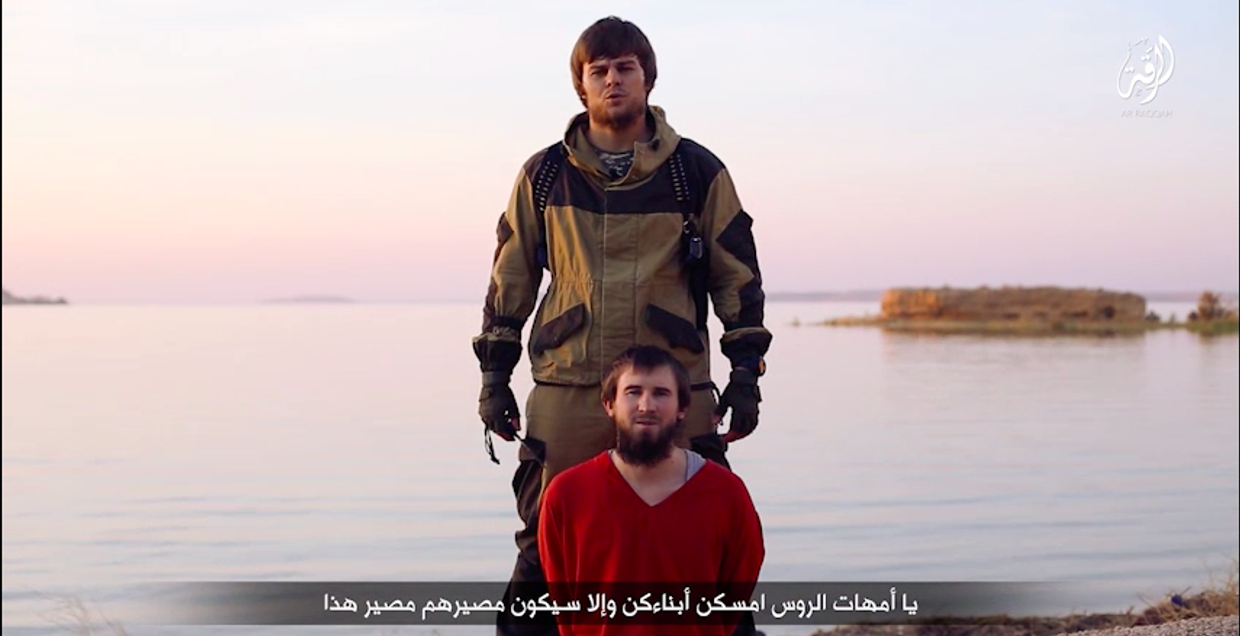 Русский боевик ИГИЛ убивает русского чеченца