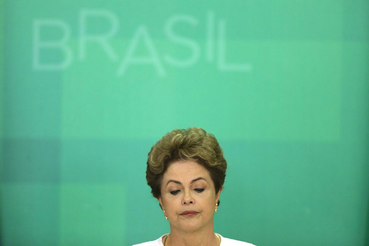 Президент Бразилии Дилма Русеф на пресс-конференции после запуска против нее процедуры импичмента