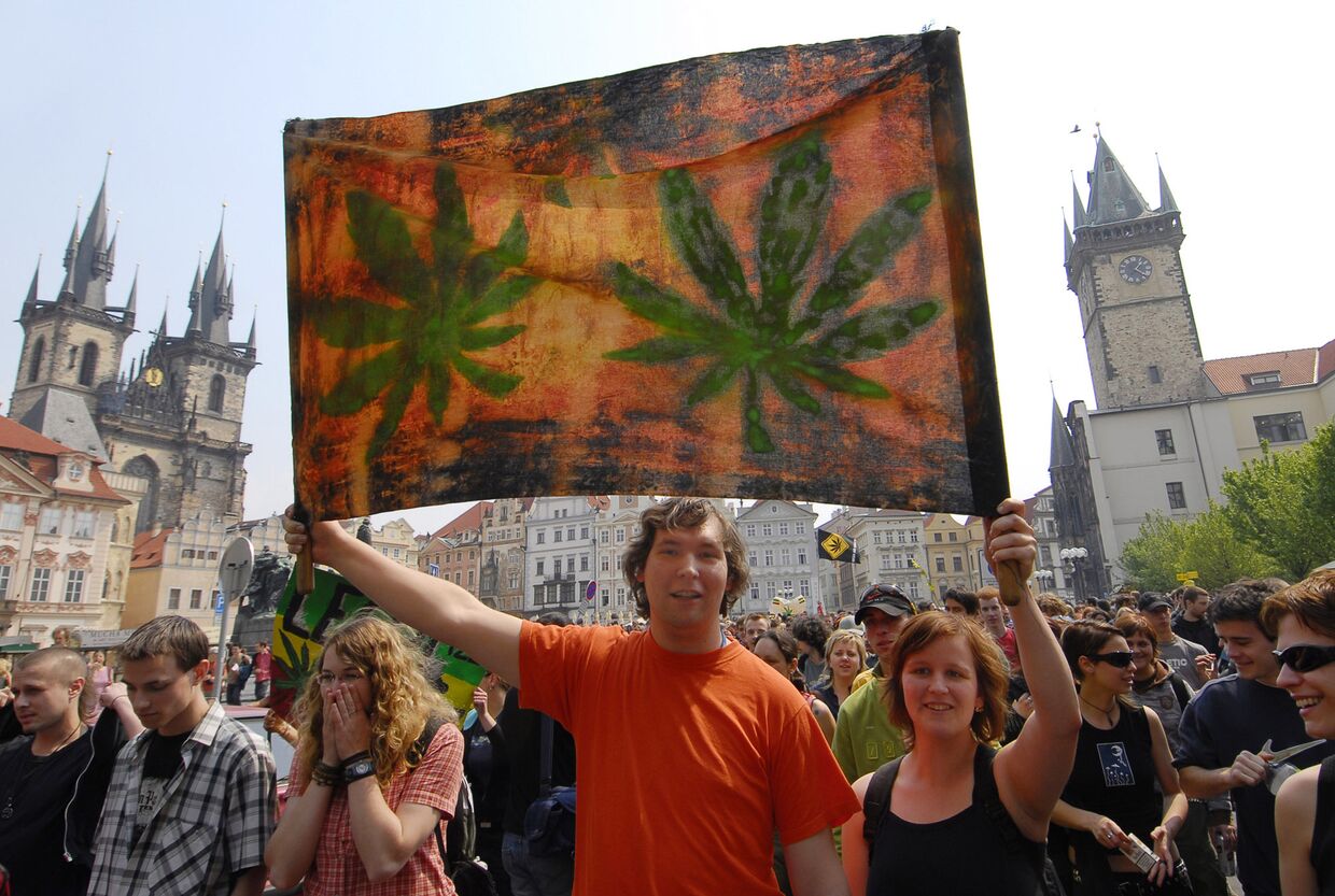 Марш сторонников легализации марихуаны в Праге