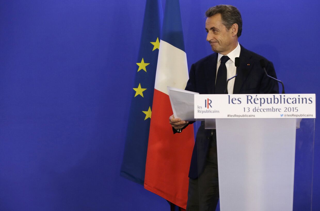 Лидер Республиканской партии Николя Саркози выступает с речью после объявления результатов второго раунда местных выборов