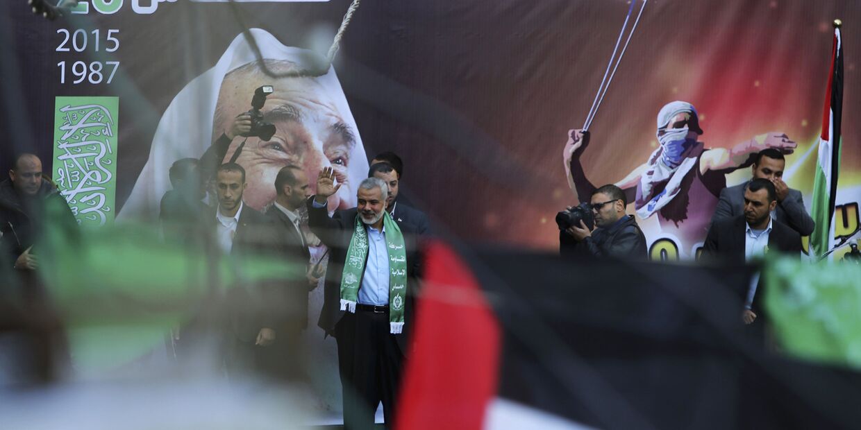 Лидер ХАМАС Исмаил Хания выступает на параде в Газе в честь 28-летия движения
