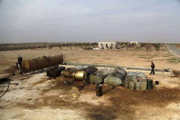 Нефтеперерабатывающее предприятие «Исламского государства» в городе Марчмарина в провинции Идлиб