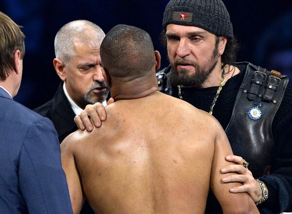 Бокс. Бой между Роем Джонсом и Энцо Маккаринелли Бокс. Бой между Роем Джонсом и Энцо Маккаринелли