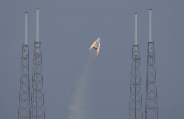 Старт космического корабля SpaceX Crew Dragon с мыса Канаверал