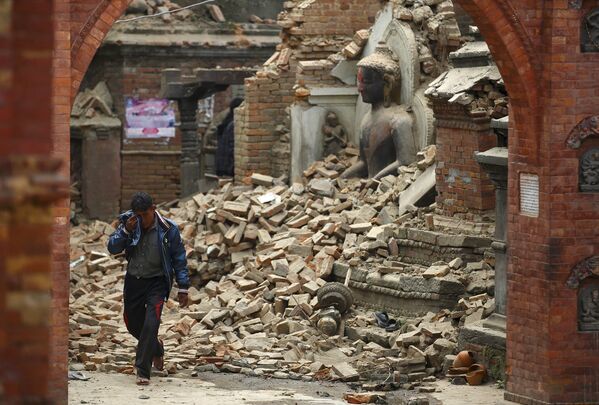 Разрушенный храм в Бхактапуре, Непал