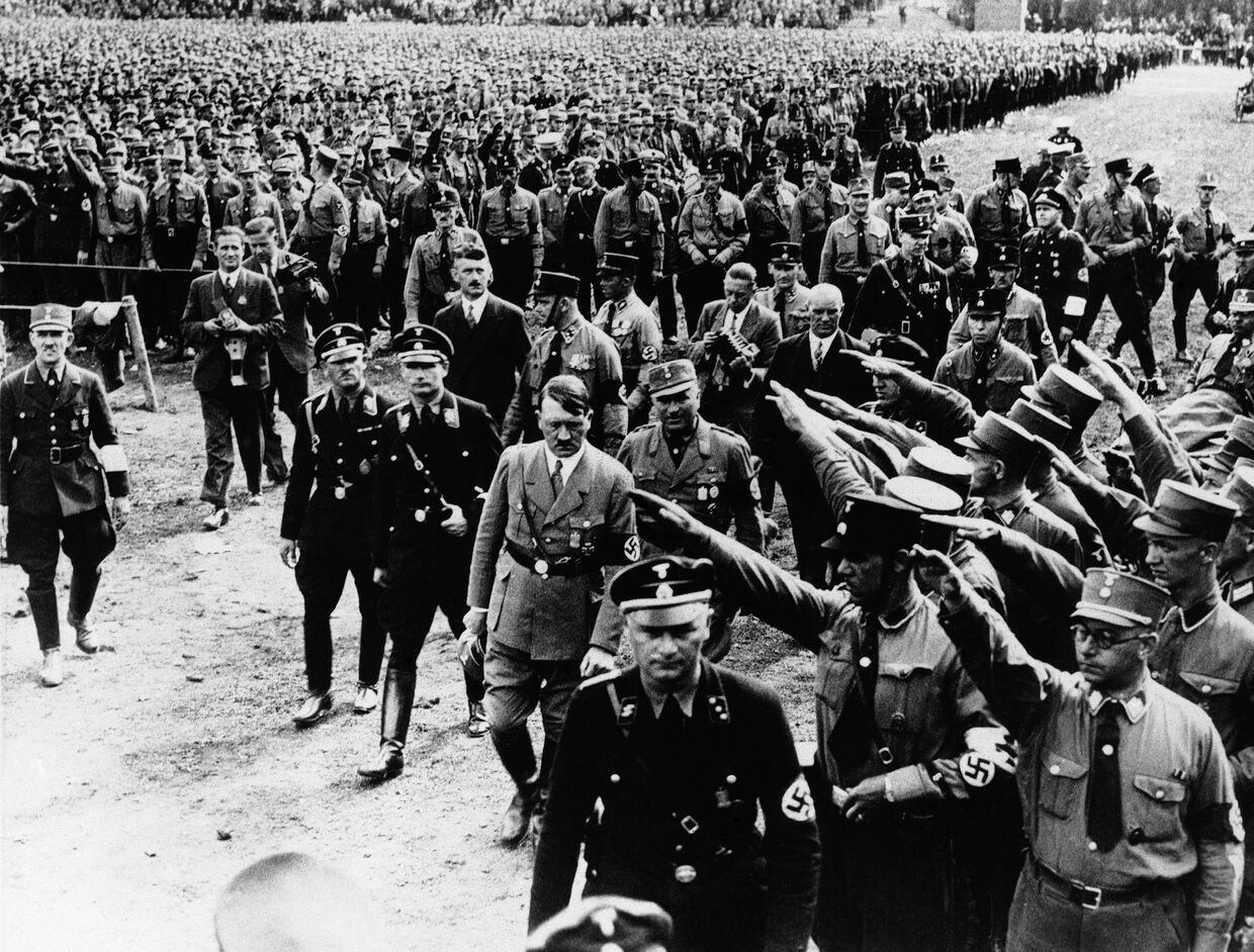 Адольф Гитлер на демонстрации в Нюрнберге, 1933 год