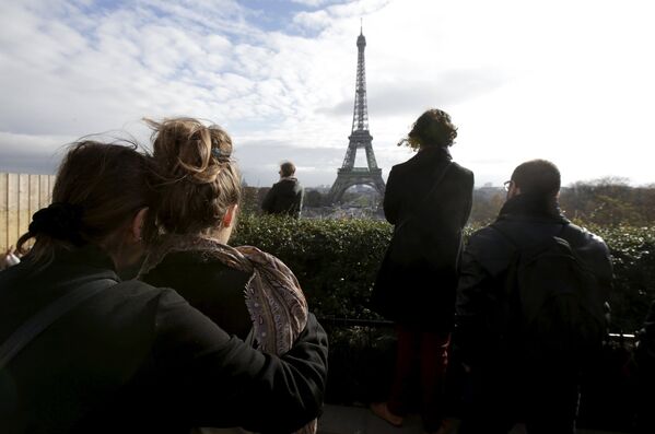 Минута молчания в память о жертвах парижских терактов