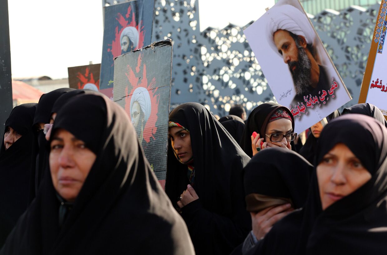Иранцы на акции протеста против казни шиитского шейха Нимера Бахра Альнимера в Саудовской Аравии