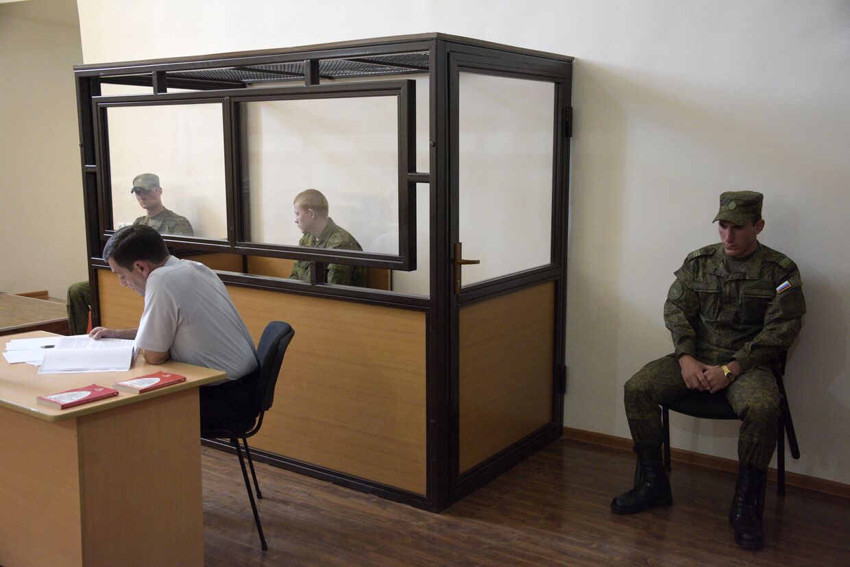 Судебное заседание по делу российского военнослужащего Валерия Пермякова, обвиняемого в убийстве семьи в городе Гюмри
