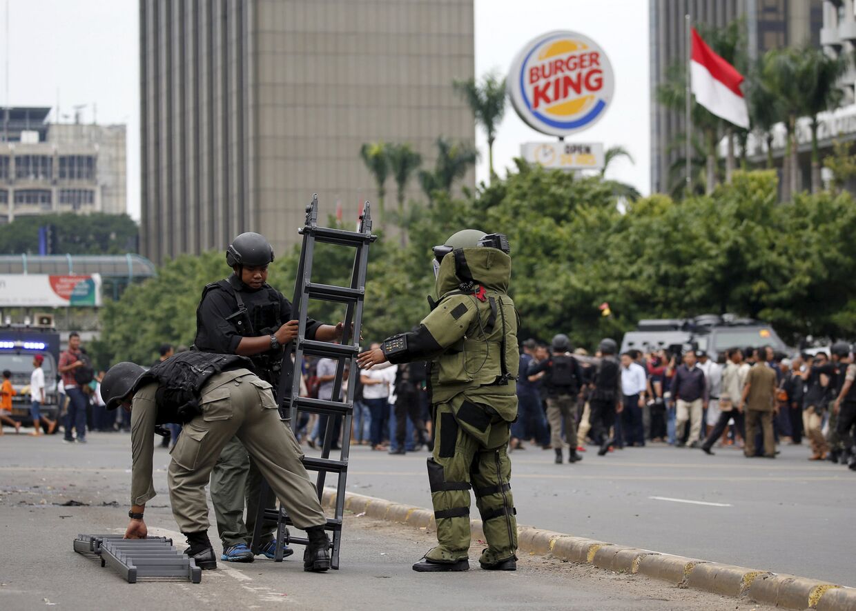 Спецоперация на месте взрыва в центре Джакарты