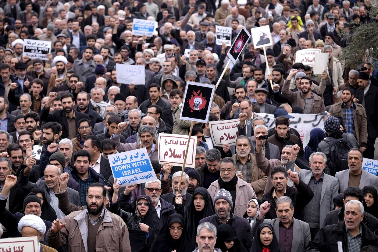 Протестующие против казни шиитского шейха Нимера Бахра Альнимера в Тегеране