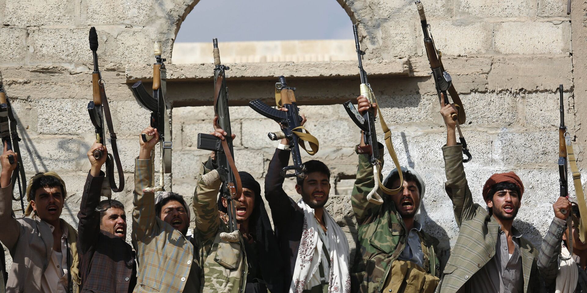 Йеменские хуситы в Красном море. Вооруженные силы Йемена. Хусит в Сане. Йеменский солдат. Хуситы нападения