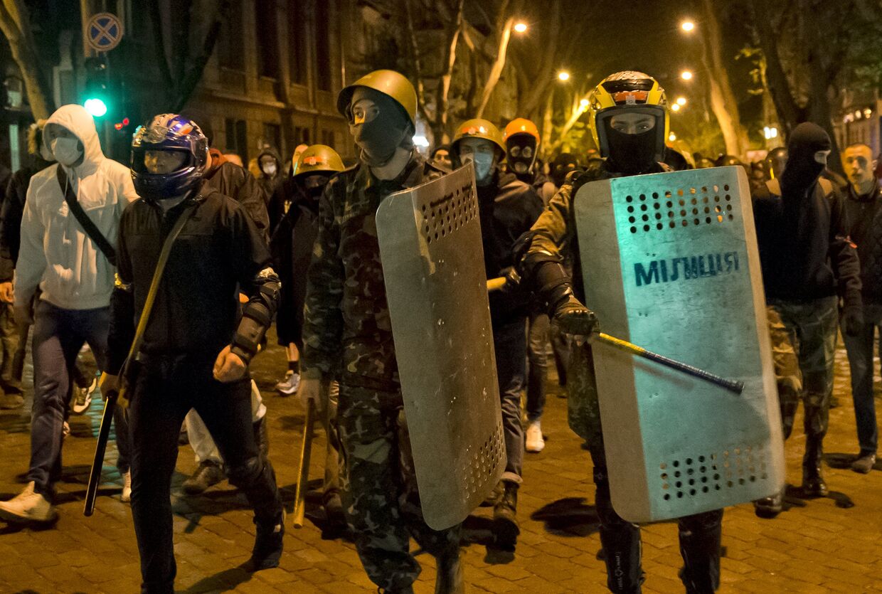 Про-украинские демонстранты в Одессе