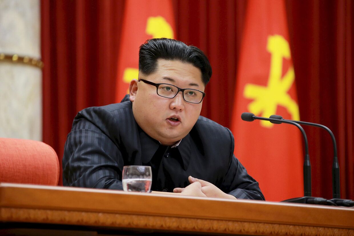 Ким Чен Ын выступает в центральном комитете Трудовой партии Кореи