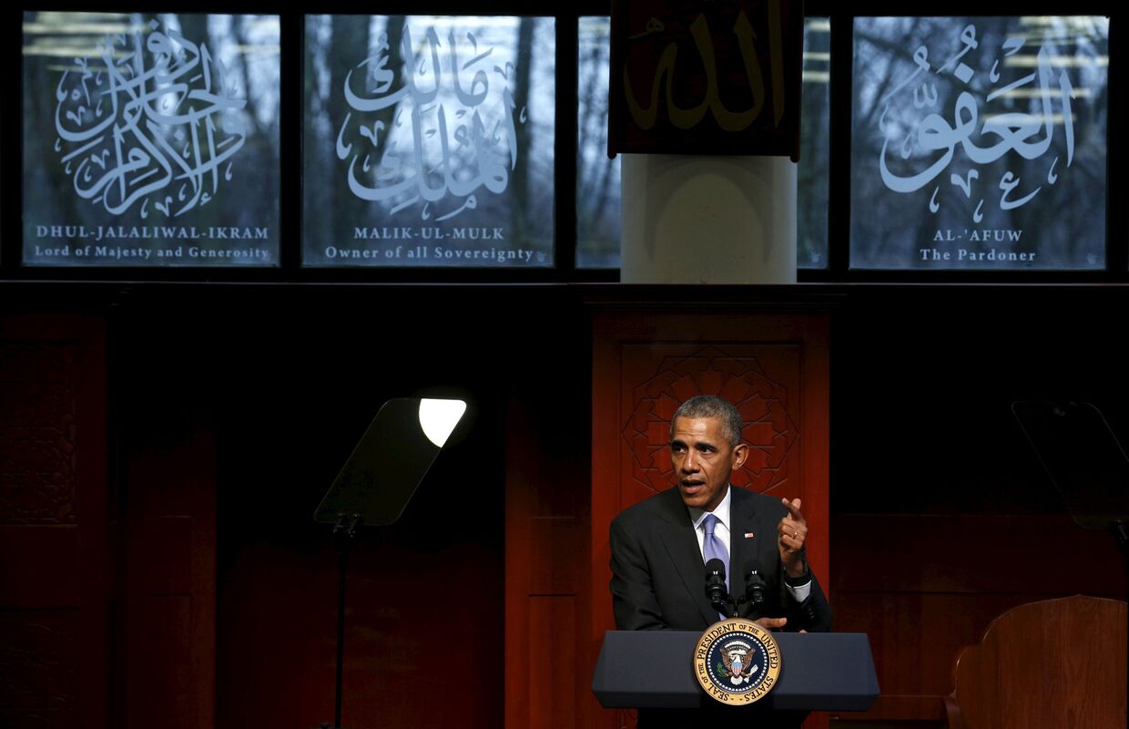 Президент США Барак Обама произносит речь во время посещения мечети в Балтиморе, штат Мэриленд, США