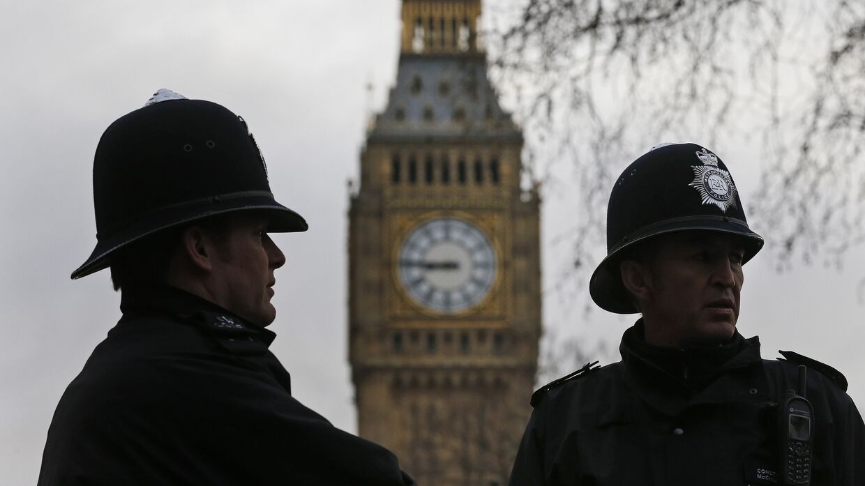 Полицейские патрулируют Парламентскую площадь в Лондоне