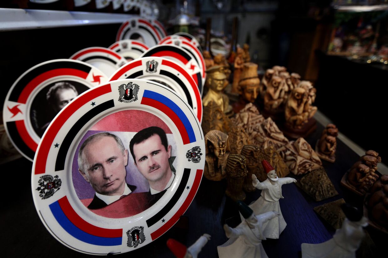 Сувенирная продукция с портретами Владимира Путина и Башара Асада