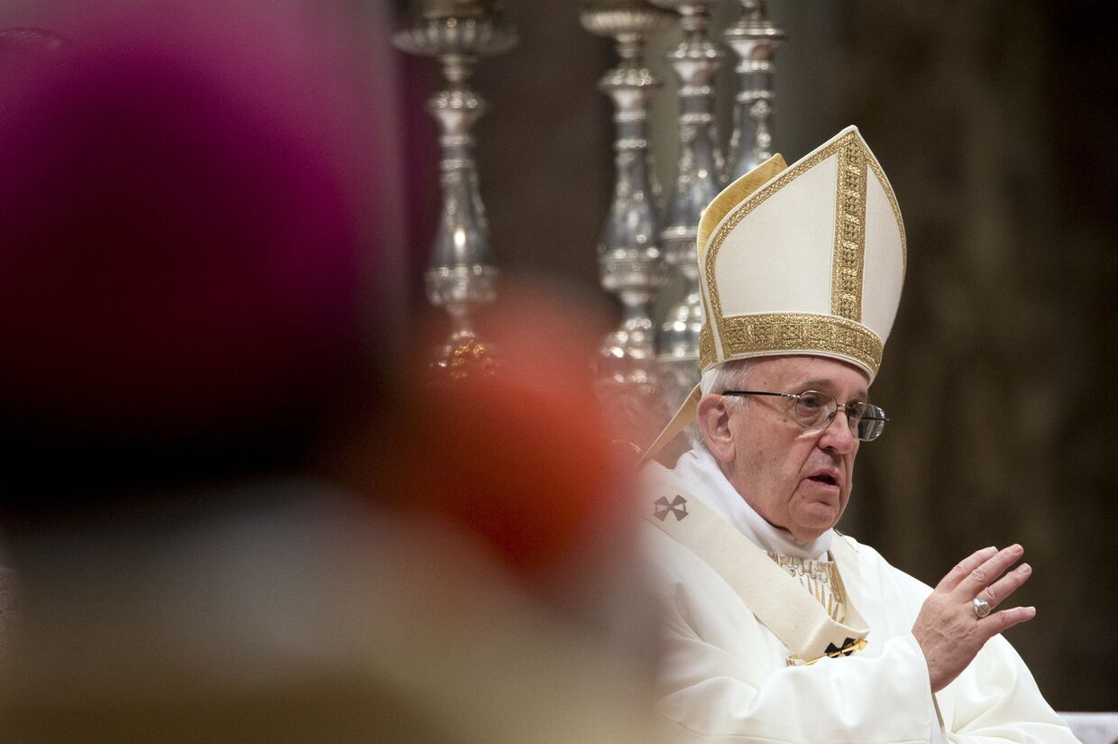 Папа Римский Франциск во время церемонии в Соборе Святого Петра в Ватикане