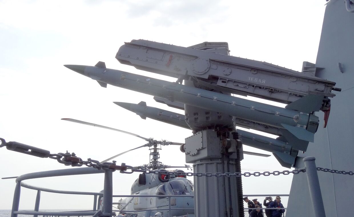 Крейсер Москва у базы Хмеймим в Сирии