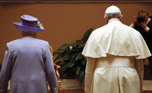 Королева Великобритании Елизавета II и Папа Римский Франциск в Ватикане