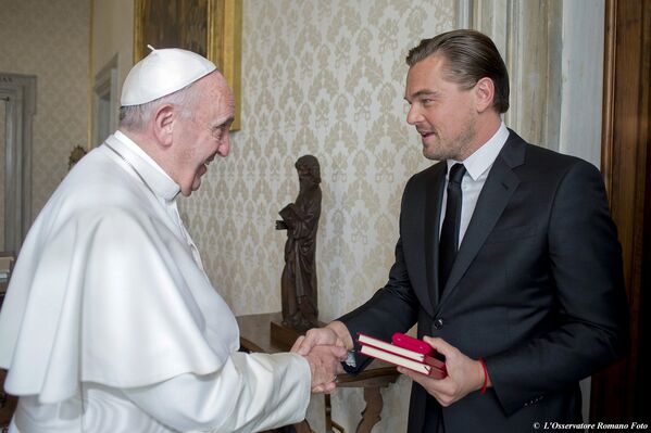 Актер Леонардо Ди Каприо и Папа Римский Франциск в Ватикане