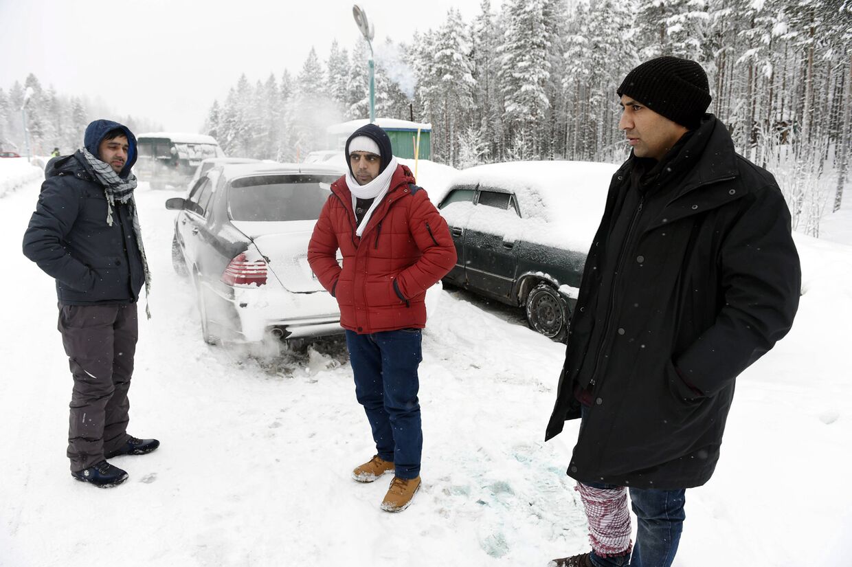 Беженцы из Афганистана и Пакистана в ожидании разрешения на въезд в Финляндию