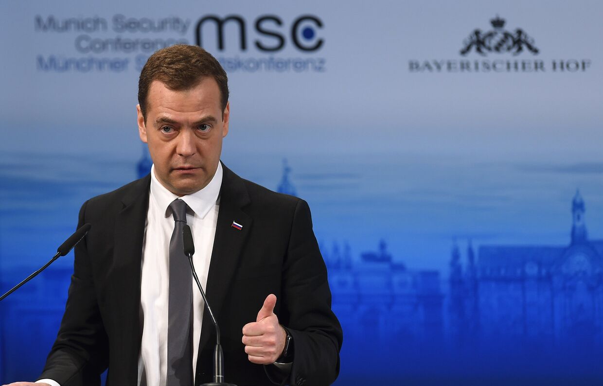 Председатель правительства РФ Дмитрий Медведев выступает на Мюнхенской конференции по вопросам политики безопасности, 13 февраля 2016