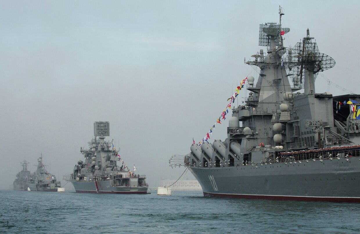 Парад кораблей Черноморского Флота России в Севастополе