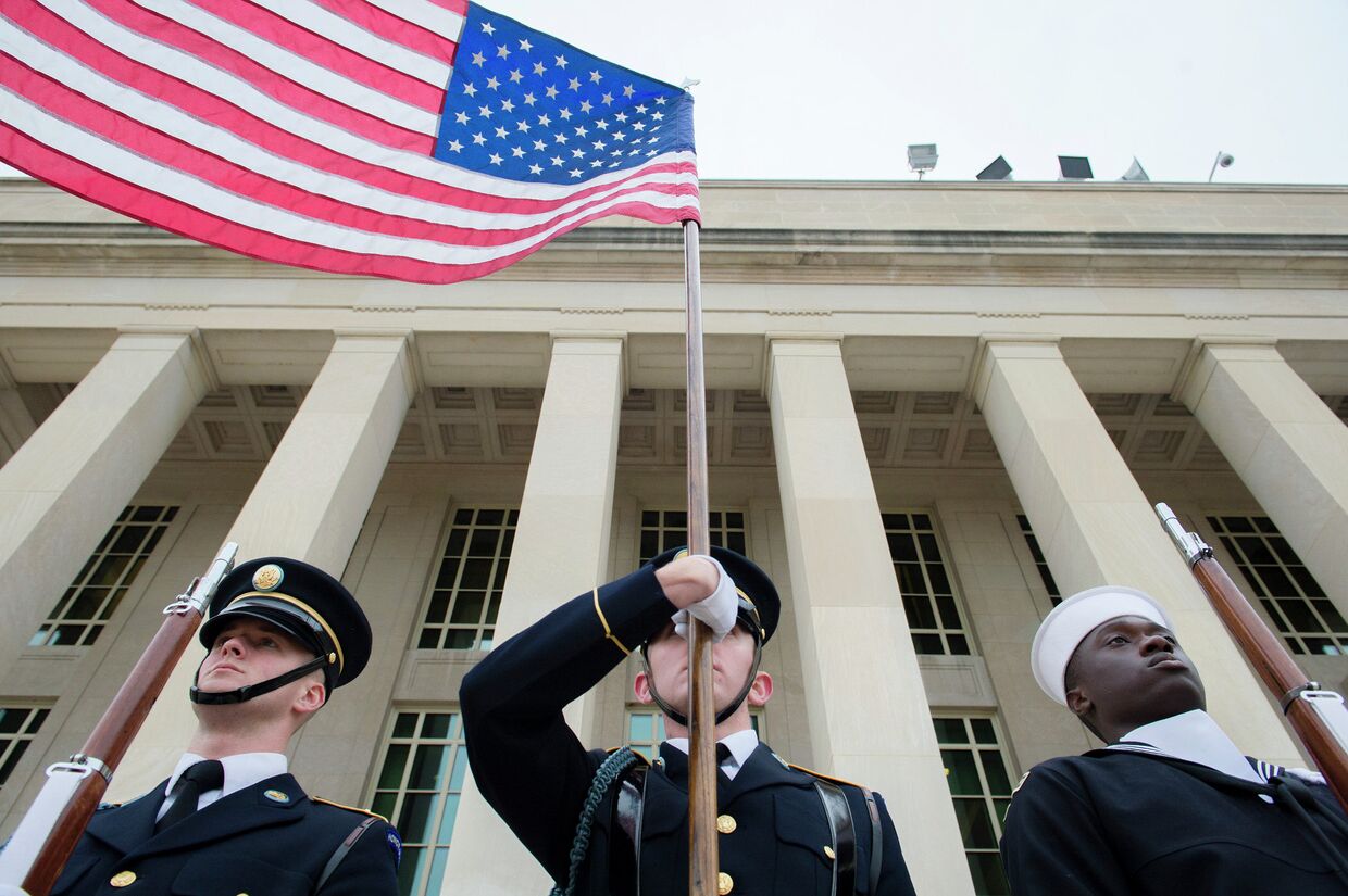 Военные США у здания Пентагона