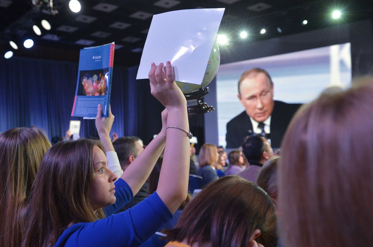 Президент России Владимир Путин и журналисты на одиннадцатой большой ежегодной пресс-конференции
