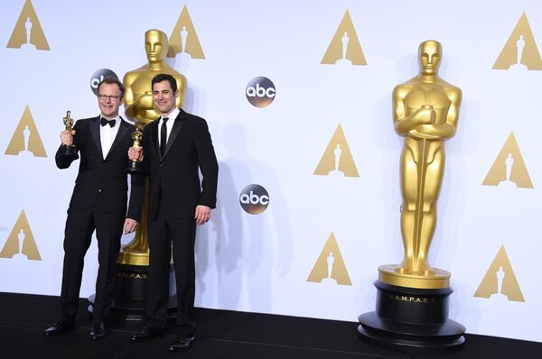 Том Маккарти и Джош Сингер на 88-й церемонии вручения премии Оскар