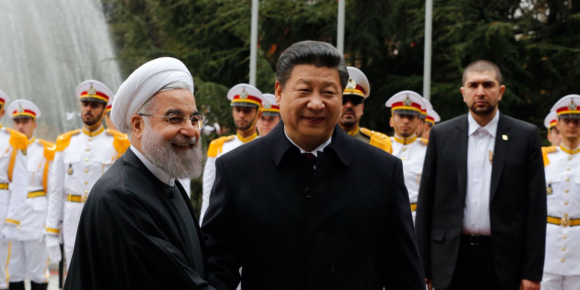 Председатель КНР Си Цзиньпин и президент Ирана Хасан Роухани во время встречи в Тегеране, 23 января 2016 - ИноСМИ, 1920, 24.01.2022