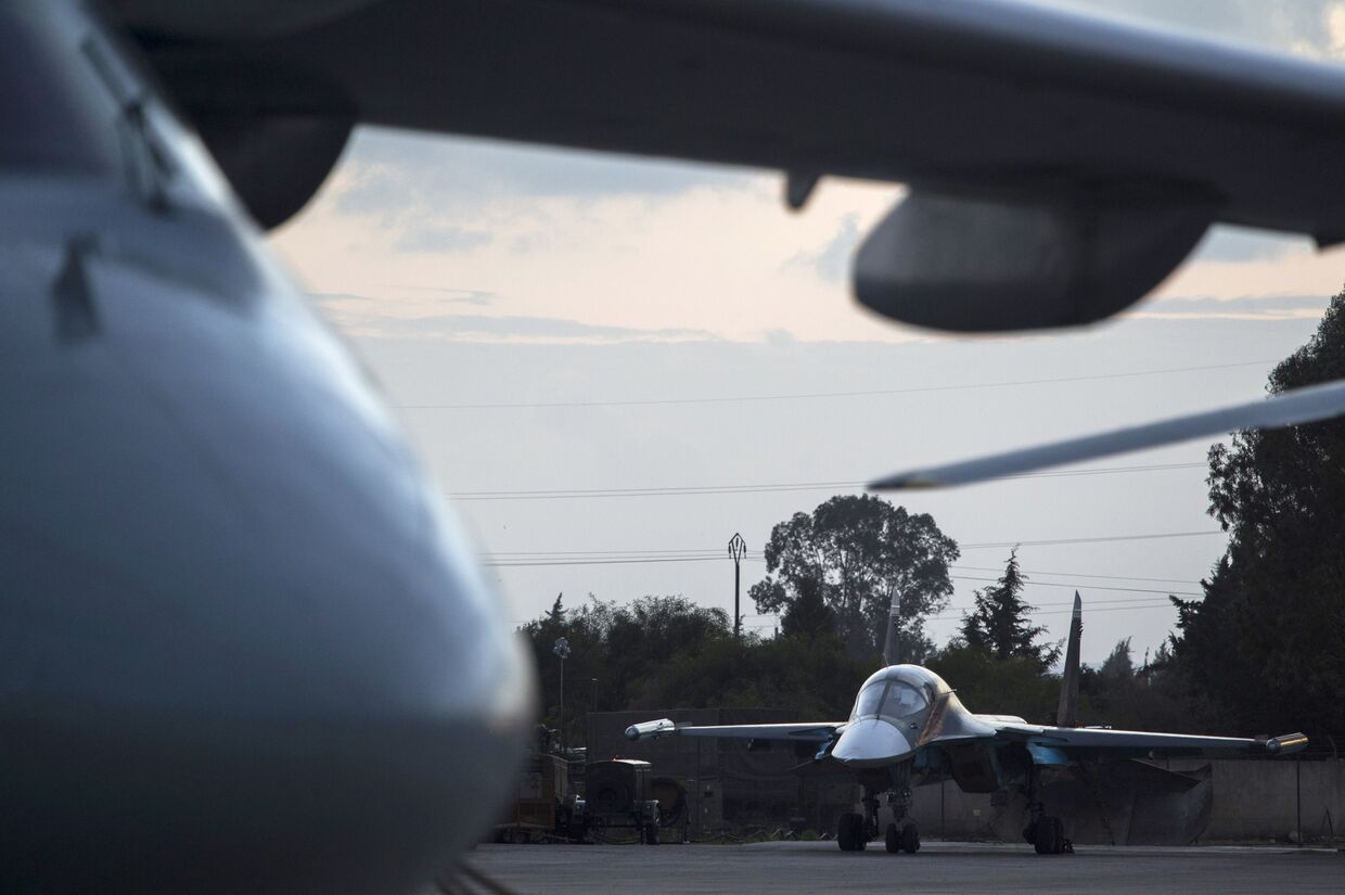Российские бомбардировщики на авиабазе Хмеймим в Сирии