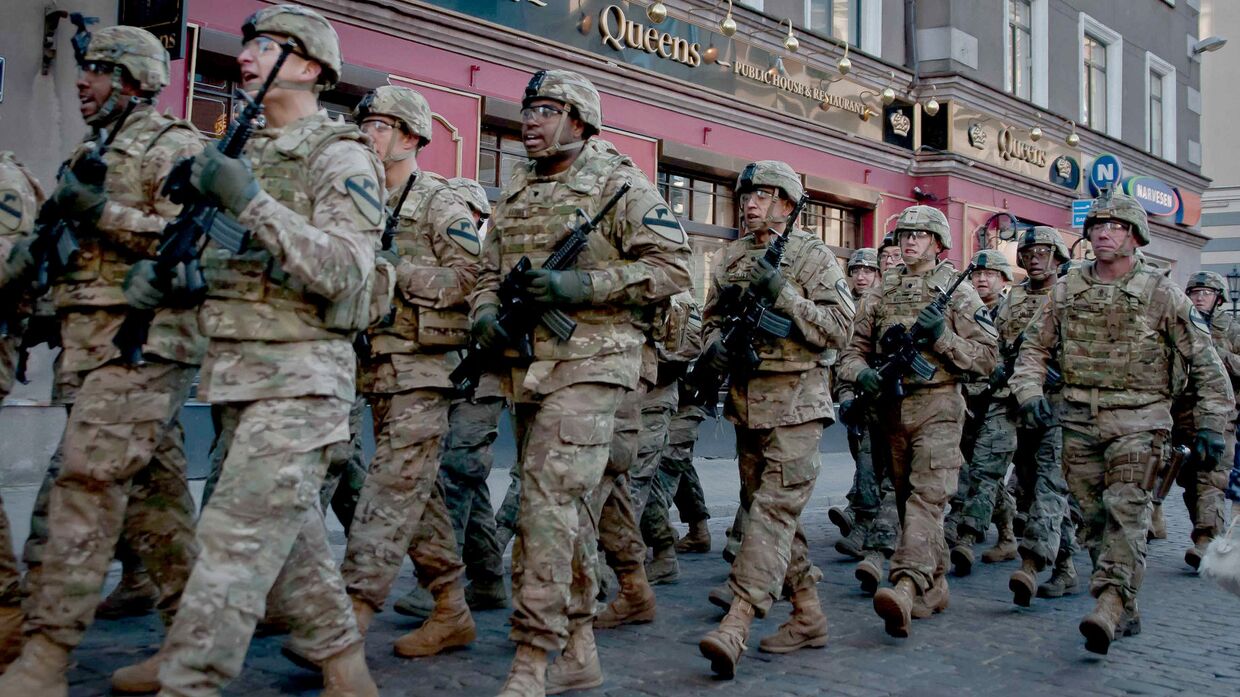 Солдаты США на улице Риги