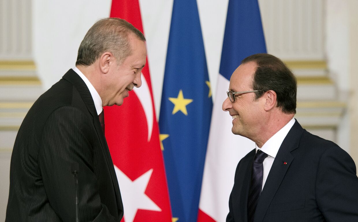 Президент Франции Франсуа Олланд и президент Турции Реджеп Тайип Эрдоган на совместной встрече в Елисеевском дворце