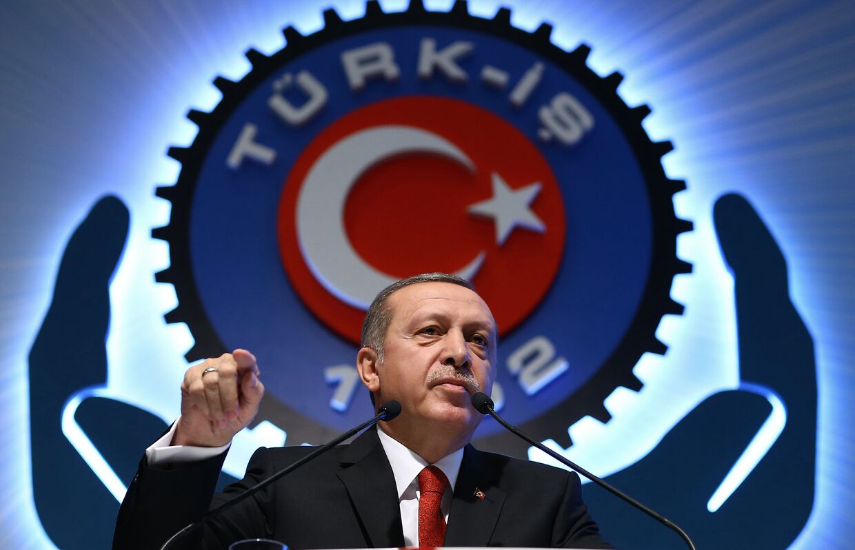 Президент Турции Реджеп Тайип Эрдоган на встрече с представителями профсоюзов